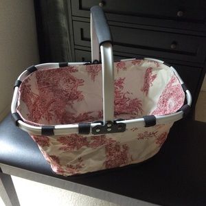 Folding picnic basket
